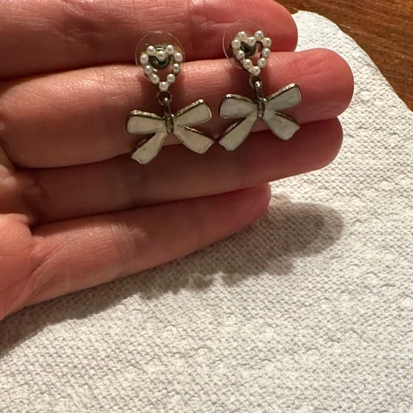 Elegant Gold Bracelet, Ring, and Earrings Set - Picture 12 of 13